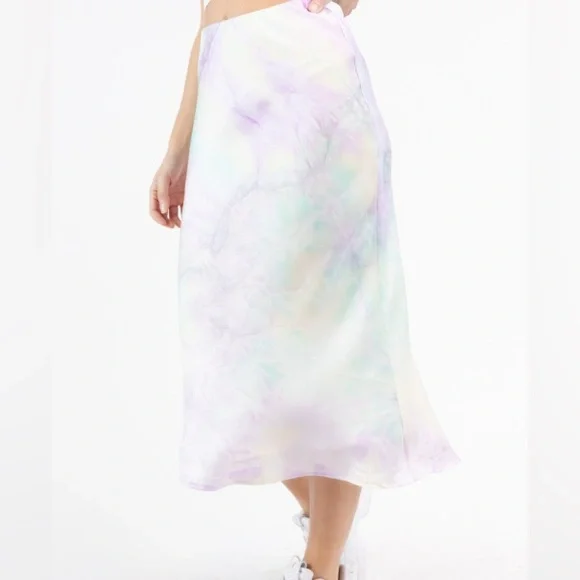 NWT Altar’d State Double Lined Tie Dye Satin Midi Skirt in Rainbow Multi Size XS - Picture 4 of 11